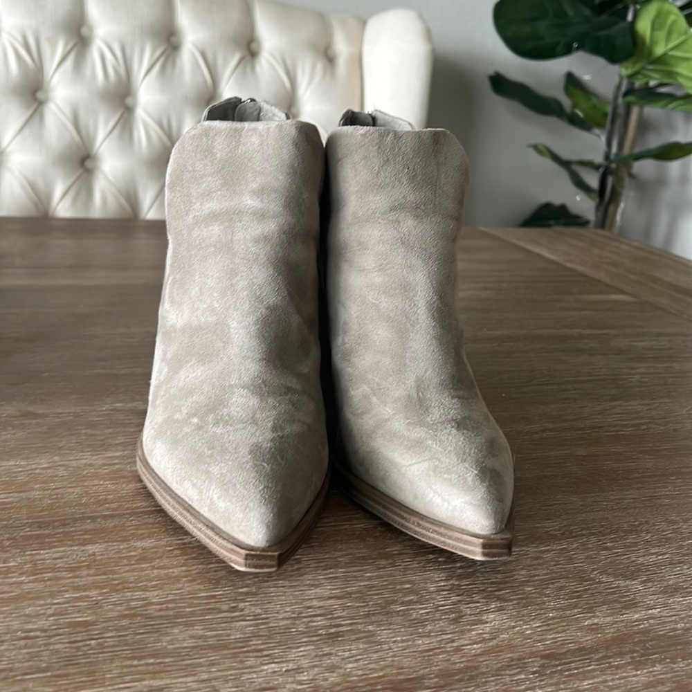 Vince Camuto Gigietta 9.5M ankle boots
